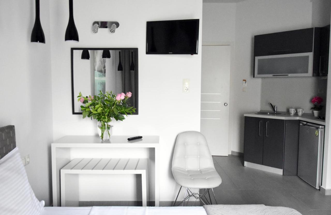 Cross Plaza Aparthotel