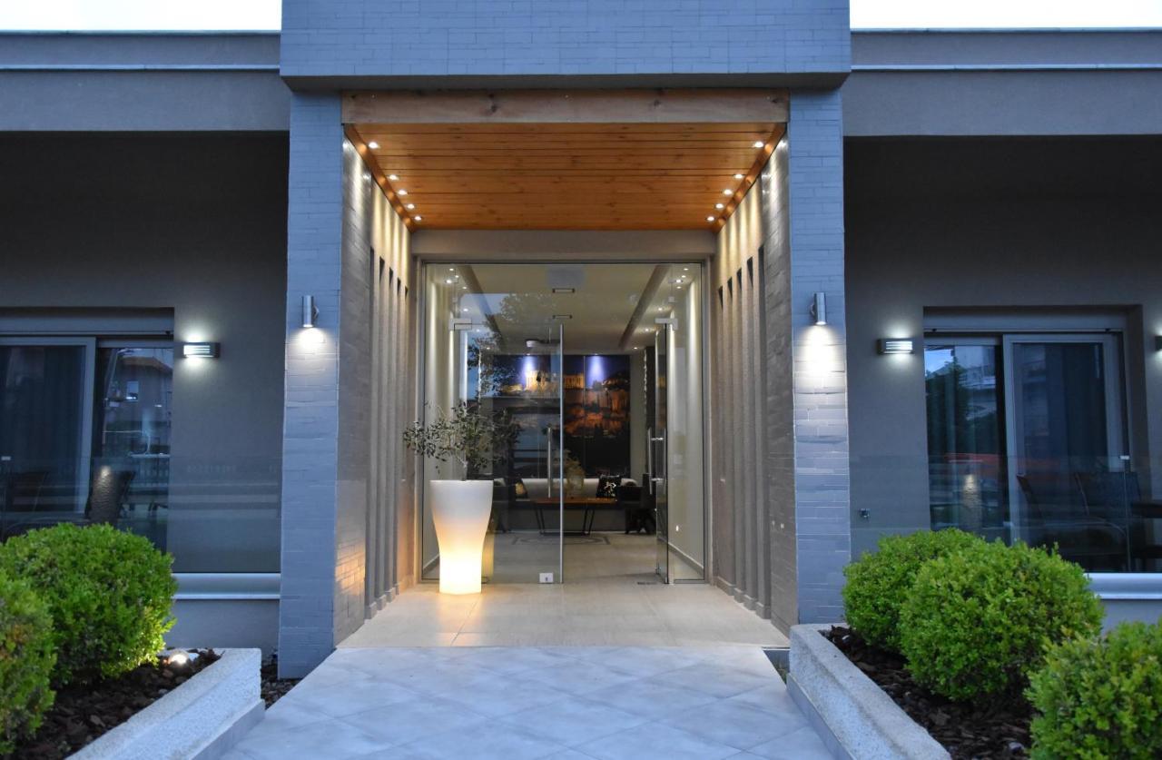 Aparthotel Cross Plaza *